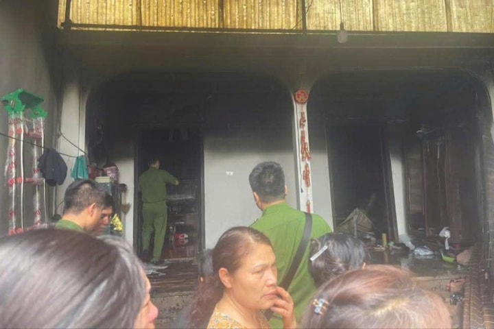 Hà Nội: Cháy nhà dân nghi do chập điện