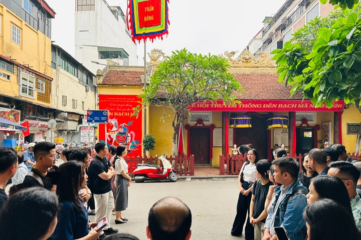 Chuẩn hóa đội ngũ hướng dẫn viên du lịch: Nâng tầm chất lượng dịch vụ Thủ đô