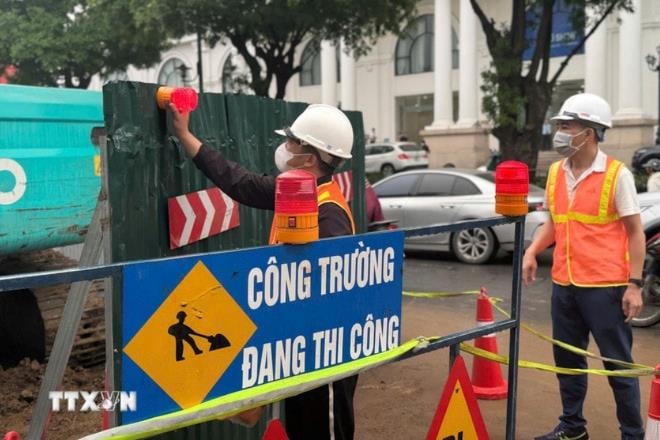 Hà Nội rào chắn loạt tuyến phố, phân luồng giao thông để thi công chống ngập