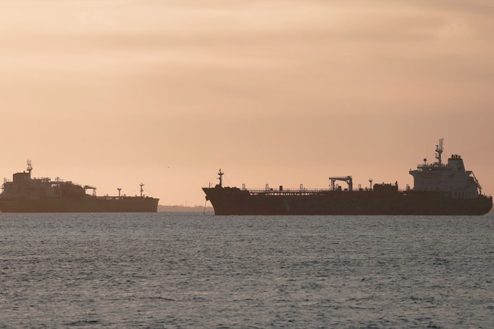 Vận tải qua eo biển Hormuz gặp khó khăn: Thúc đẩy các phương án vận chuyển mới