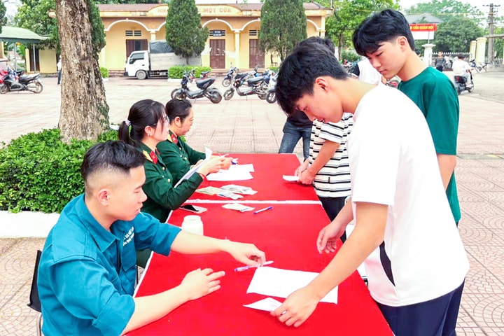 Xã Vật Lại tổ chức đăng ký nghĩa vụ quân sự lần đầu cho công dân sinh năm 2009