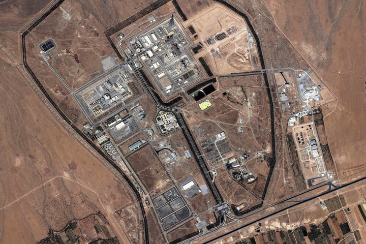 Iran lên án việc Mỹ và Israel tấn công cơ sở nước nặng Khondab