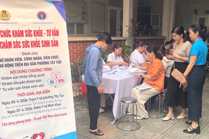 Chăm lo sức khỏe nữ đoàn viên, người lao động ở phường Tây Tựu