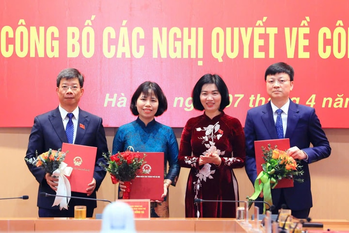 HĐND thành phố Hà Nội công bố các nghị quyết về công tác cán bộ