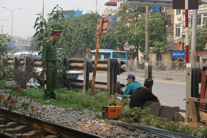 Xã Thanh Trì quyết tâm xóa bỏ lối đi tự mở qua đường sắt, xóa “điểm nghẽn” giao thông