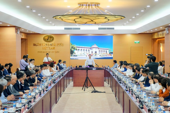 Họp với tân Thống đốc, loạt ngân hàng đồng thuận giảm lãi suất