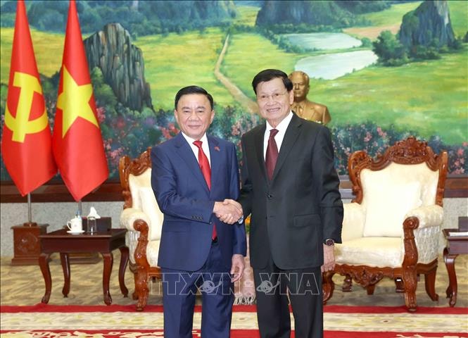 Thường trực Ban Bí thư Trần Cẩm Tú hội kiến Chủ tịch nước Lào Thongloun Sisoulith