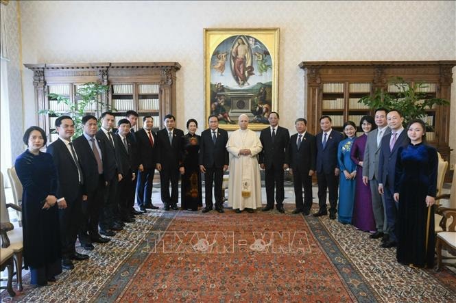 Chủ tịch Quốc hội Trần Thanh Mẫn hội kiến Giáo hoàng Tòa thánh Vatican Leo XIV và Thủ tướng Tòa thánh, Hồng y Pietro Parolin