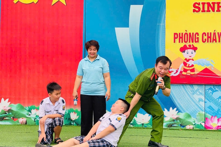 Đưa pháp luật vào học đường từ những câu chuyện gần gũi