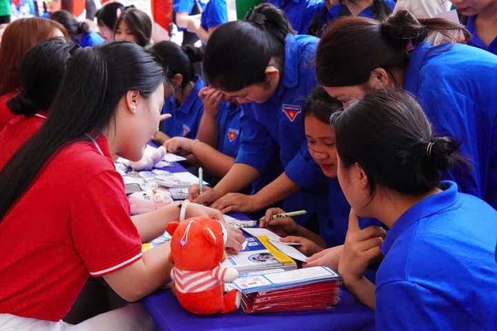 Ngày hội hướng nghiệp tại phường Tùng Thiện: Kết nối nguồn nhân lực trẻ