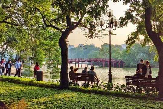 Hà Nội ngày nắng, đêm có mưa vài nơi