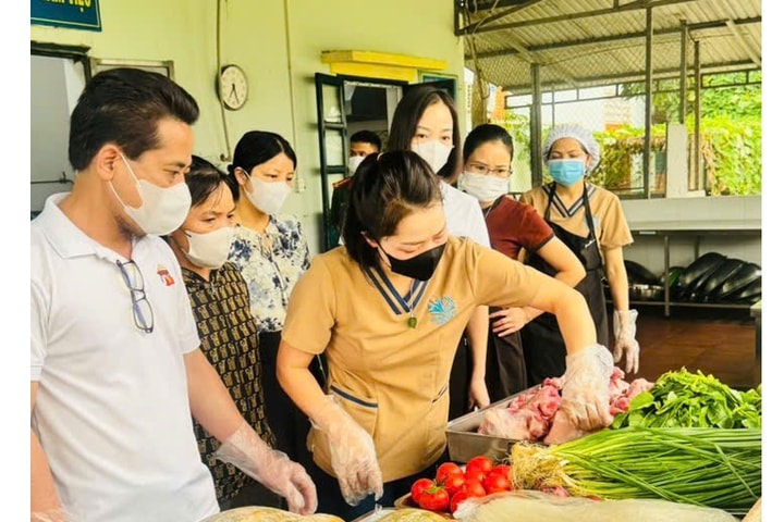 Xã Kim Anh: Tăng cường kiểm tra an toàn thực phẩm tại các cơ sở dịch vụ ăn uống
