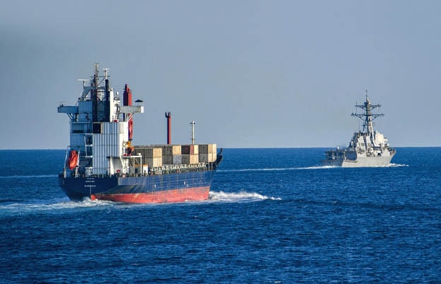 Tranh chấp phong tỏa eo biển Hormuz: Nguy cơ mới với kinh tế toàn cầu