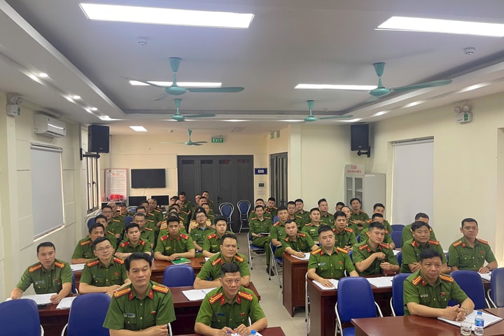 Công an phường Vĩnh Tuy: Siết điều lệnh, nâng kỹ năng, giữ vững an ninh từ cơ sở