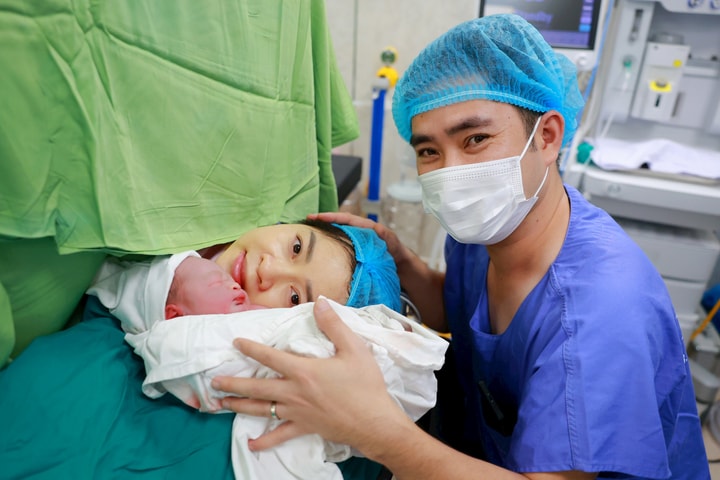 Kỳ tích y khoa: Hai trẻ song sinh chào đời cách nhau 13 tuần