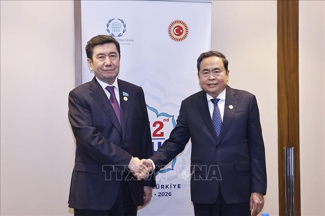 Chủ tịch Quốc hội Trần Thanh Mẫn gặp Chủ tịch Hạ viện Kazakhstan