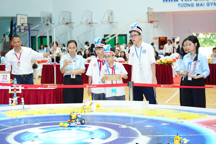 Học sinh Thủ đô hào hứng với chương trình ROBOBIMI AI CHAMPION
