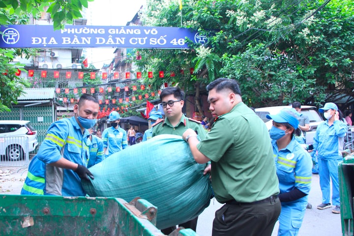 Phường Giảng Võ duy trì xử lý các “điểm nghẽn” rác thải