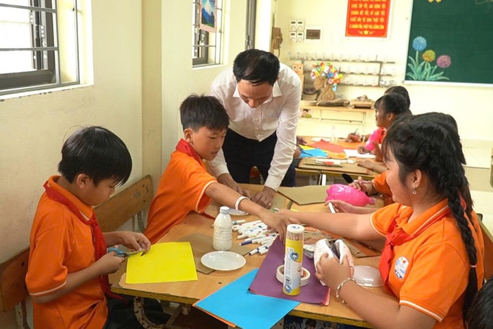 Tái chế rác thành tác phẩm nghệ thuật: Cách dạy học sáng tạo