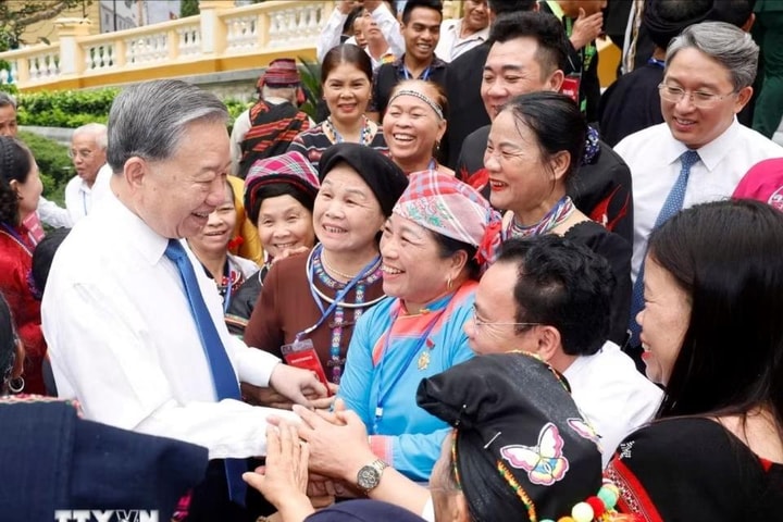 Tổng Bí thư, Chủ tịch nước Tô Lâm tiếp các già làng, trưởng bản, nghệ nhân, người có uy tín tiêu biểu toàn quốc