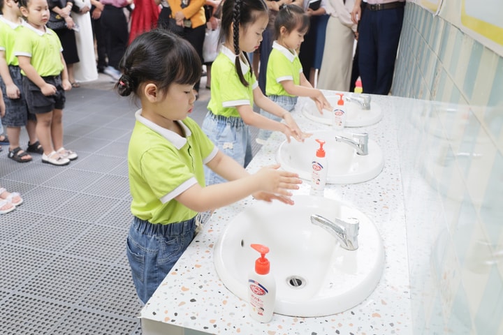 Hà Nội phát động chiến dịch tổng vệ sinh môi trường phòng chống bệnh tay chân miệng trong trường học
