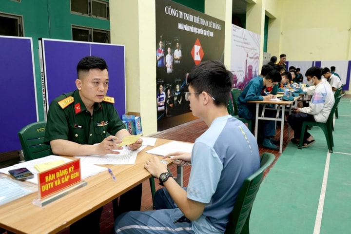Phường Hồng Hà hoàn thành đăng ký nghĩa vụ quân sự, dân quân tự vệ cho hơn 800 thanh niên