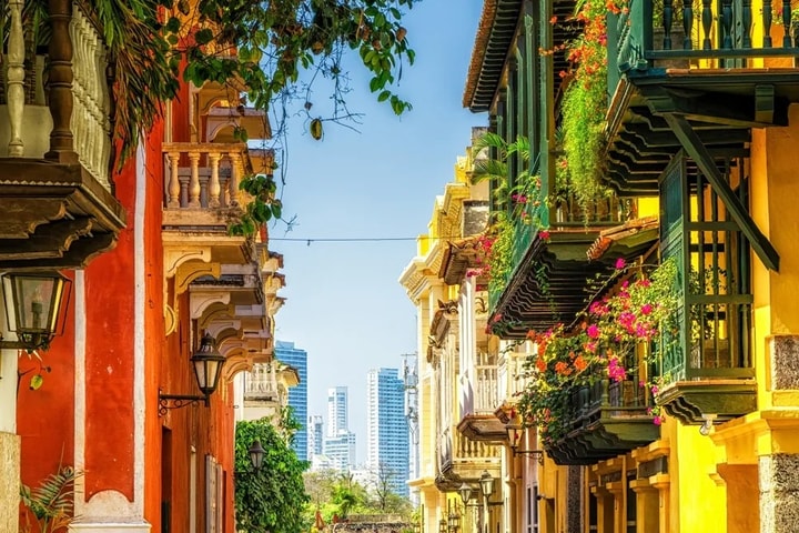 Top 10 thành phố rực rỡ sắc màu nhất thế giới