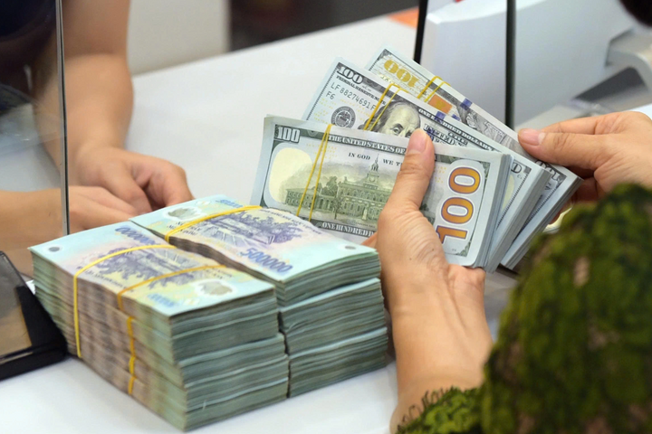 Đừng vì tiền công mà tiếp tay cho chợ đen ngoại tệ
