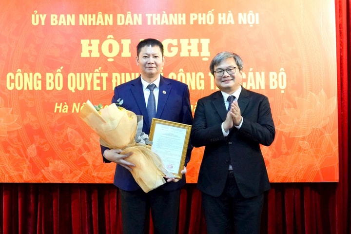 Ông Phan Văn Phúc là Giám đốc Trung tâm Phục vụ hành chính công thành phố Hà Nội