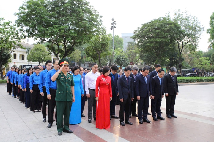 Lãnh đạo thành phố Hà Nội dâng hoa kỷ niệm 156 năm Ngày sinh V.I.Lênin