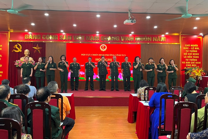 Giao lưu nhân chứng lịch sử chủ đề “Ký ức tháng Tư - Bản hùng ca bất diệt”