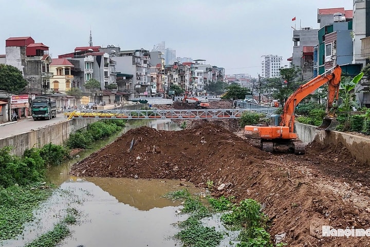 Hà Nội tăng tốc nạo vét kênh La Khê, đảm bảo tiến độ chống ngập