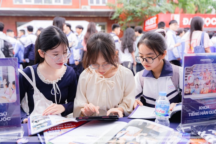 Tuyển sinh 2026: Cân nhắc chọn trường trong bối cảnh tăng học phí