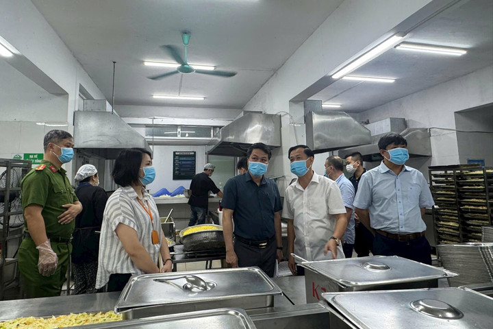 Kiểm tra đột xuất an toàn thực phẩm trên địa bàn các phường Ba Đình, Giảng Võ, Ngọc Hà