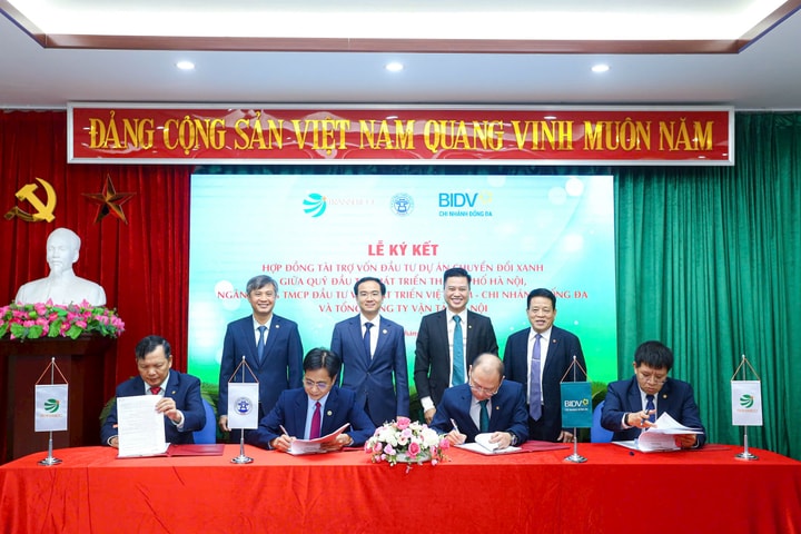 Ký hợp đồng tài trợ vốn phục vụ chuyển đổi “xanh” đoàn xe buýt của Transerco