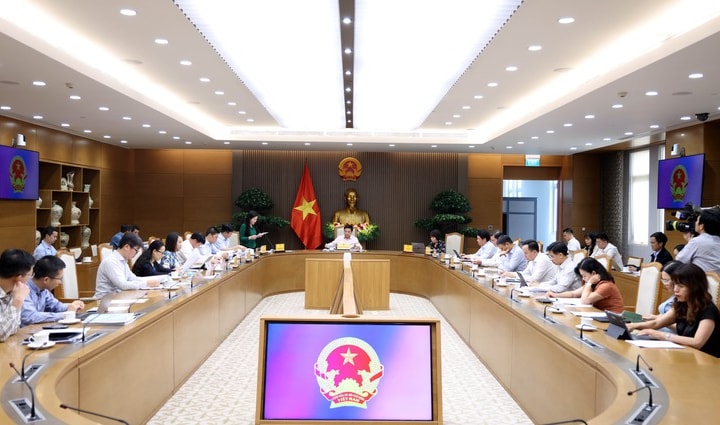 Phó Thủ tướng Nguyễn Văn Thắng: Khẩn trương đưa Trung tâm Tài chính quốc tế vào vận hành