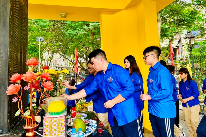 Tuổi trẻ phường Hoàng Mai “thắp lửa” truyền thống tại các địa chỉ đỏ