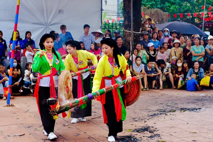 Độc đáo lễ hội làng Chuông