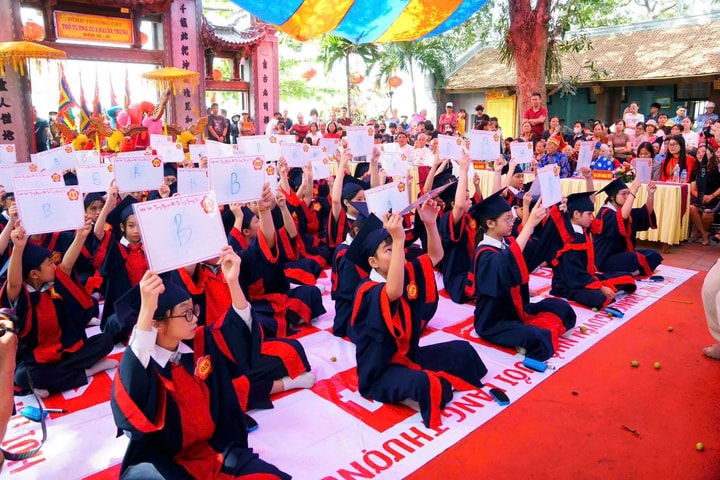 Thượng Cát gìn giữ hồn quê qua hội đua thuyền rồng và “Trạng nguyên nhỏ tuổi”