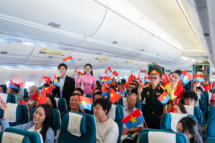 Vietnam Airlines tổ chức chuyến bay đặc biệt kỷ niệm 51 năm Ngày Giải phóng miền Nam