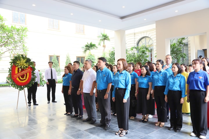 Tăng cường giáo dục truyền thống cách mạng cho công đoàn viên phường Hoàn Kiếm