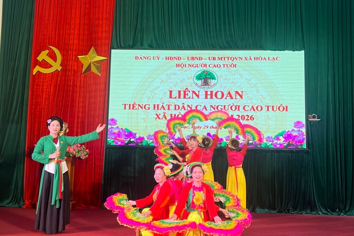 Liên hoan tiếng hát dân ca người cao tuổi xã Hòa Lạc