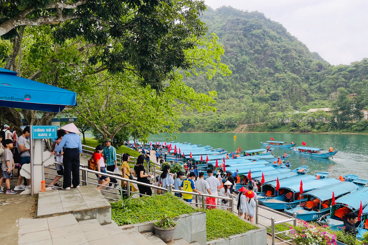 Động Phong Nha - Kẻ Bàng nhộn nhịp đón khách dịp nghỉ lễ 30-4