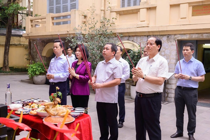 Lãnh đạo thành phố Hà Nội dâng hương tưởng niệm Tổng Bí thư Trần Phú