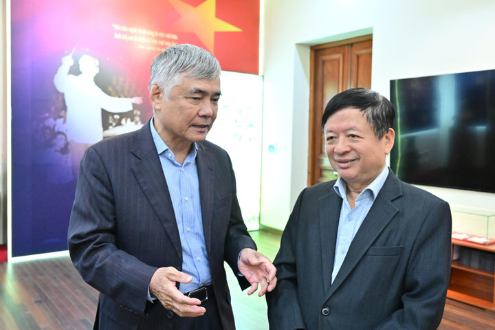“Nguyện vì dân” - Khúc chính ca từ chiếc huy hiệu đỏ thắm