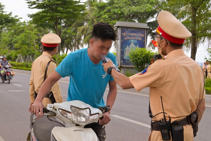 Kiên quyết ngăn chặn "ma men" bảo đảm an toàn giao thông dịp lễ