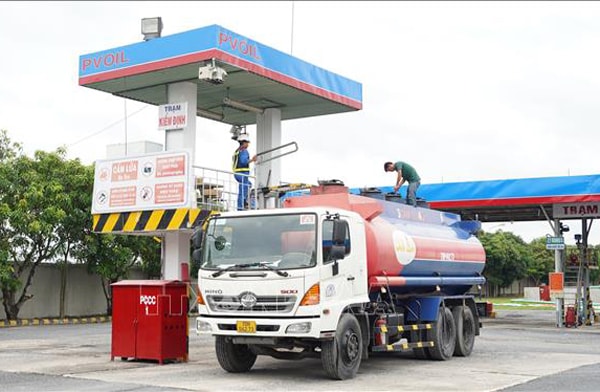 Kéo dài giảm thuế nhập khẩu xăng, dầu về 0% đến ngày 30-6
