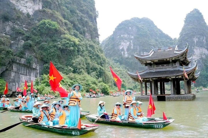 Du lịch Việt Nam bùng nổ mùa lễ: 12 triệu lượt khách, tăng trưởng bứt phá