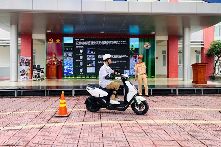 Học sinh xã Liên Minh “học đi đôi với hành” về an toàn giao thông