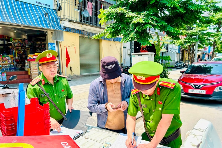 Phường Hoàng Mai tăng cường xử lý vi phạm trật tự văn minh đô thị